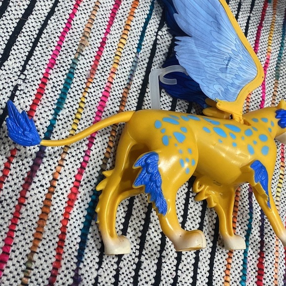 Disney Elena of Avalor SKYLAR Toy - Wings Flap Blue and Yellow Cat Leopard - Picture 7 of 14
